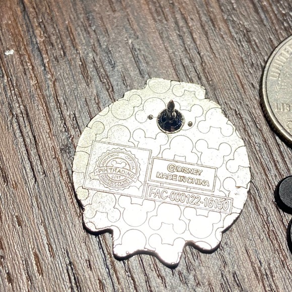 Disney park enchanted tiki room Barker Bird Tsum Tsum 2017 enamel pin - Picture 3 of 3